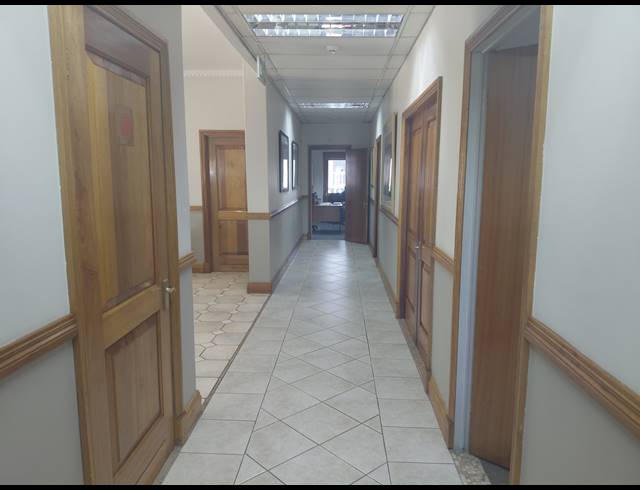 573M² OFFICE FOR SALE IN BRYANSTON